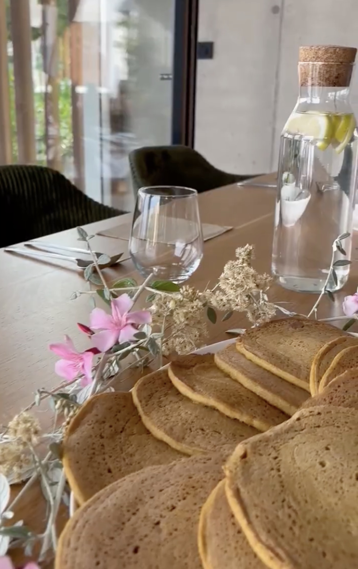 Frisch zubereitetes veganes Gericht